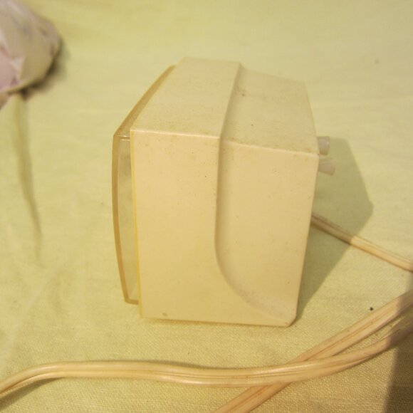 VTG WESTCLOX ALARM CLOCK MODEL 22090-22540 - Picture 3 of 6